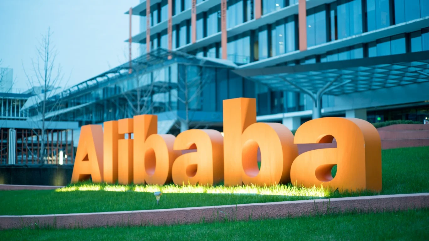 Alibaba Drops 7%: Deep Value or Value Trap? Investors Can't Agree