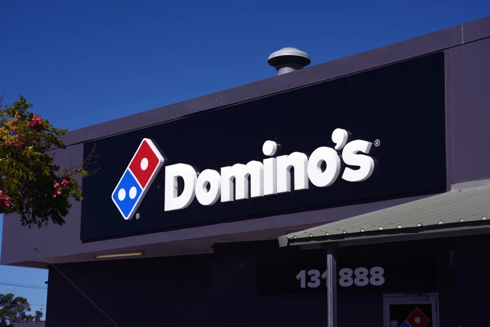 How To Earn $500 A Month From Domino's Pizza Stock Ahead Of Q4 Earnings