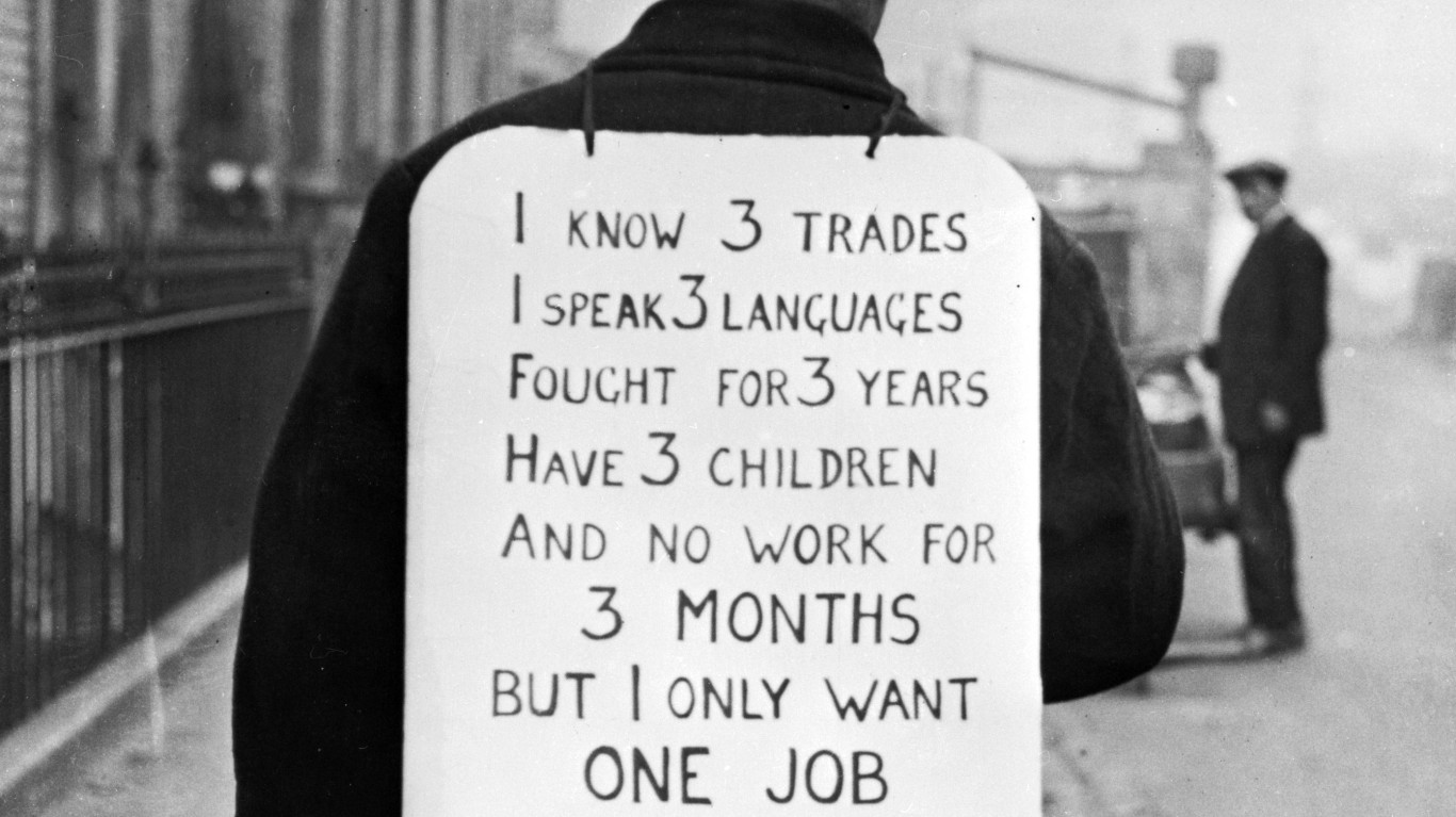 S&P 500 Rises 0.2% Despite October Job Cuts Tripling to 153,074 Workers