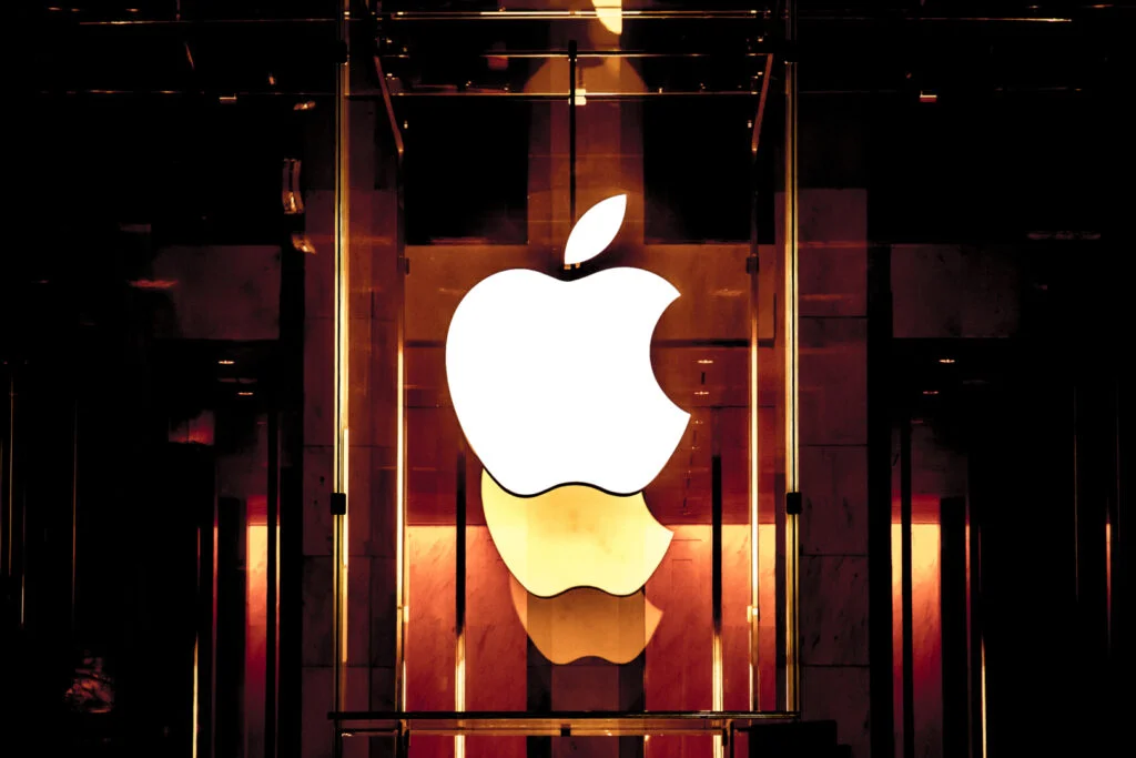 Apple Investors Debate iPhone Giant's Future: Is It Still A 'Growth Stock'? - Apple - Benzinga