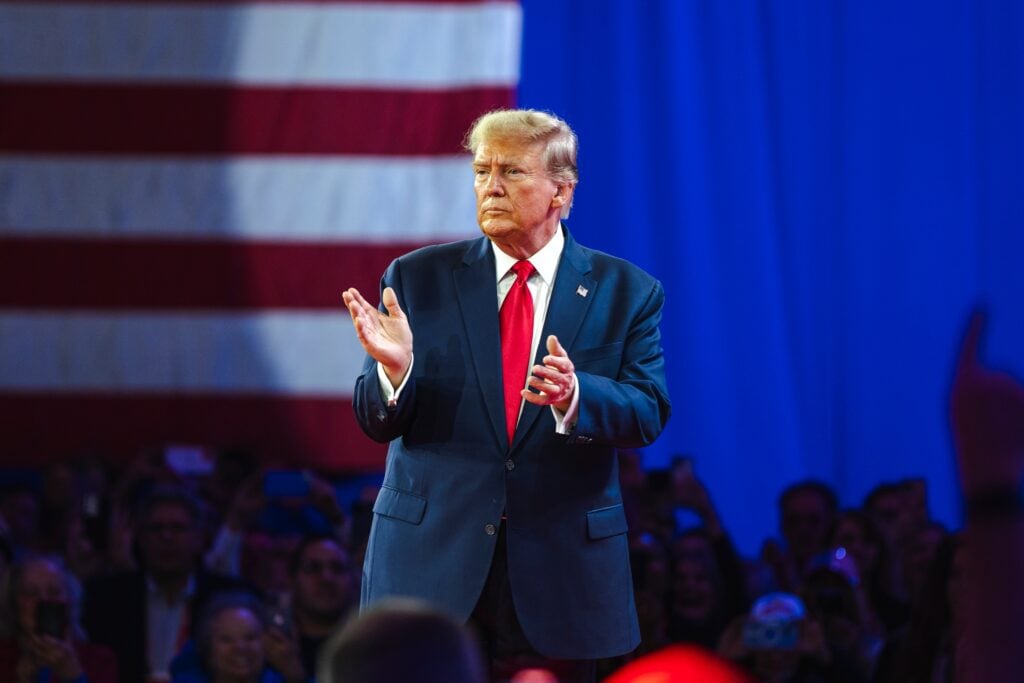 Hakeem Jeffries Calls Trump's AI Safety Pact ‘Entirely Unenforceable,’ Says Big Tech Can't Police Itself