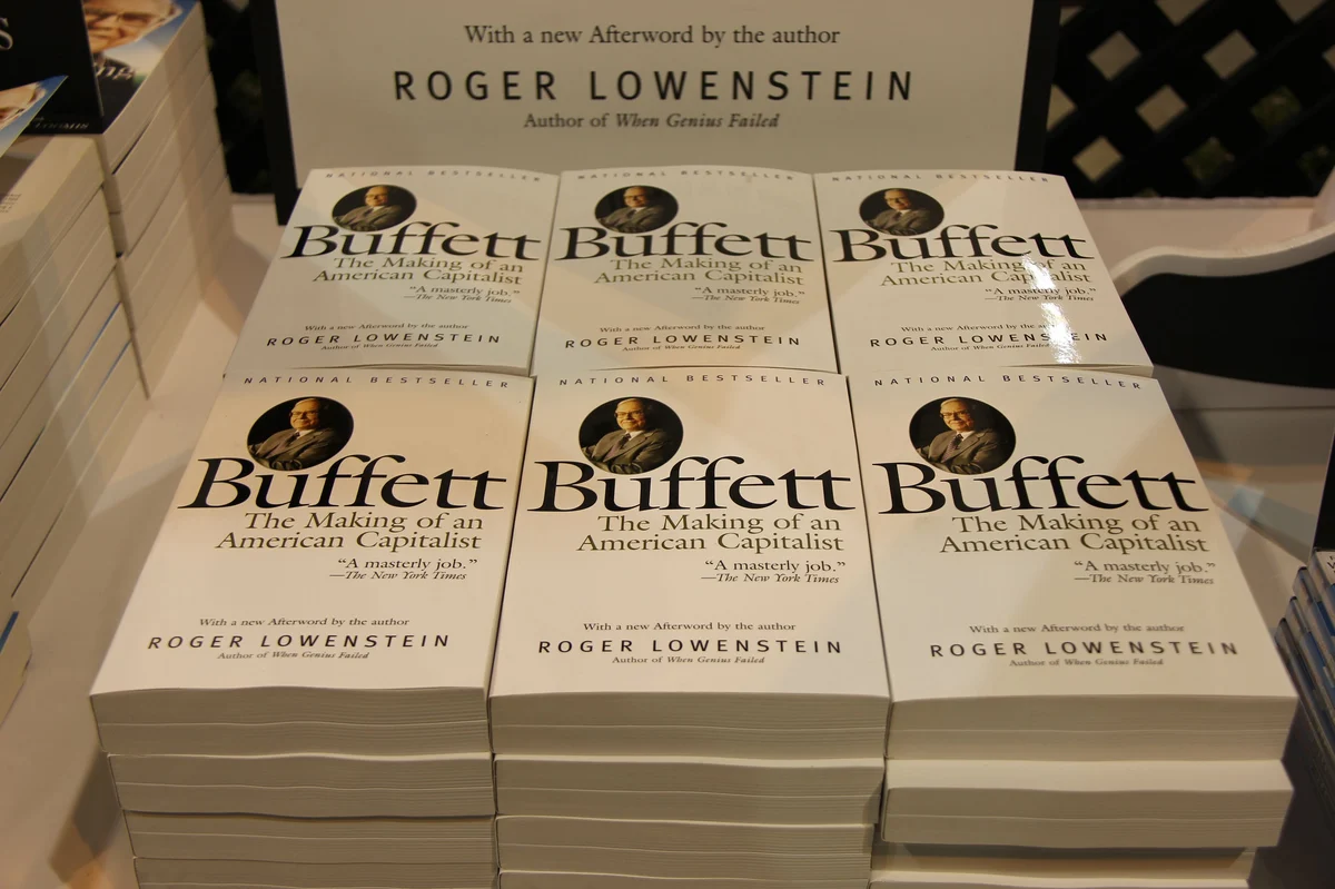 The Best Warren Buffett Stocks to Buy With $10,000 Right Now