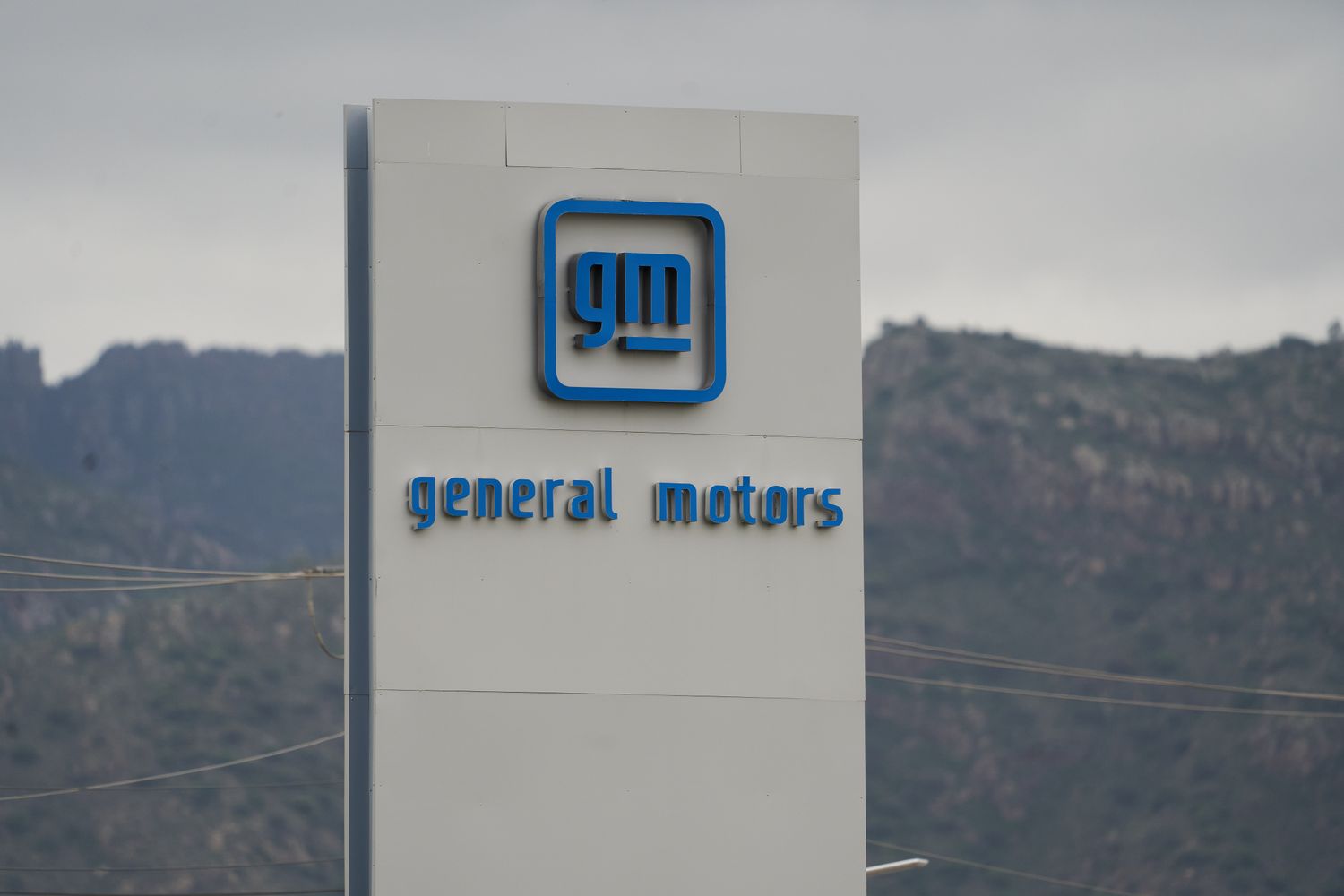 Top Stock Movers Now: GM, Warner Bros. Discovery, 3M, and More