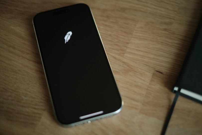 Robinhood reloads stock repurchase plan to $1.5 billion as shares continue in downtrend