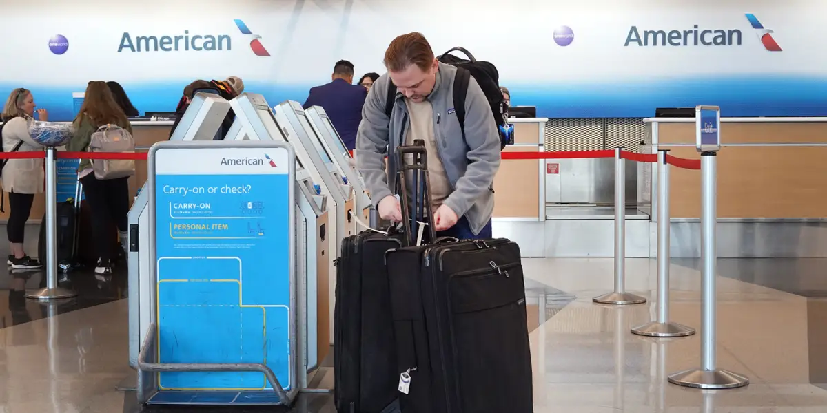 Airlines made estimated $33 billion from baggage fees last year - Business Insider