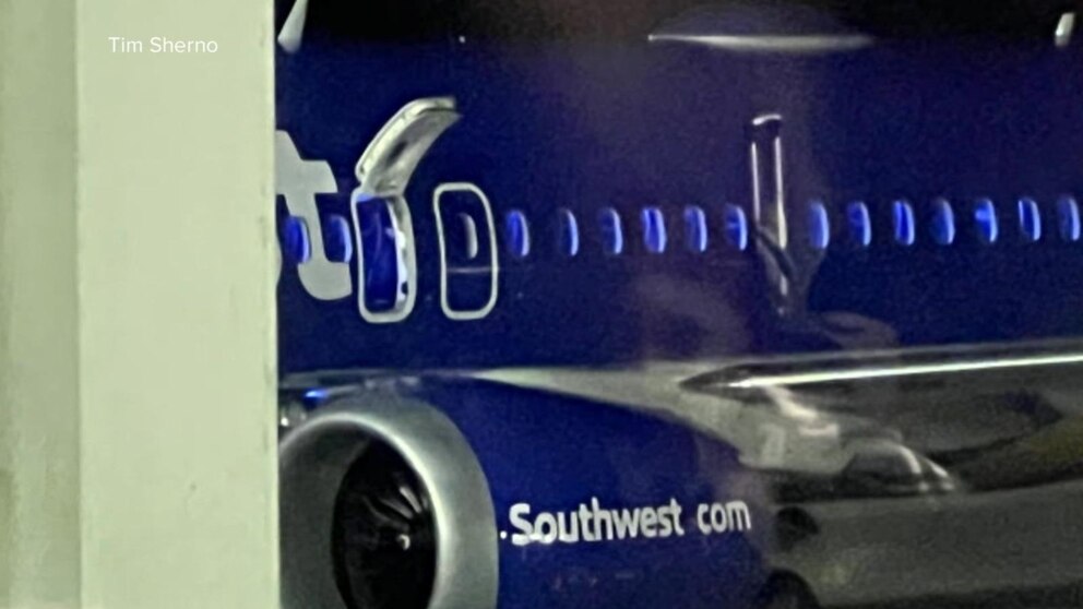 Video Man opens emergency door of Southwest Airlines flight - ABC News