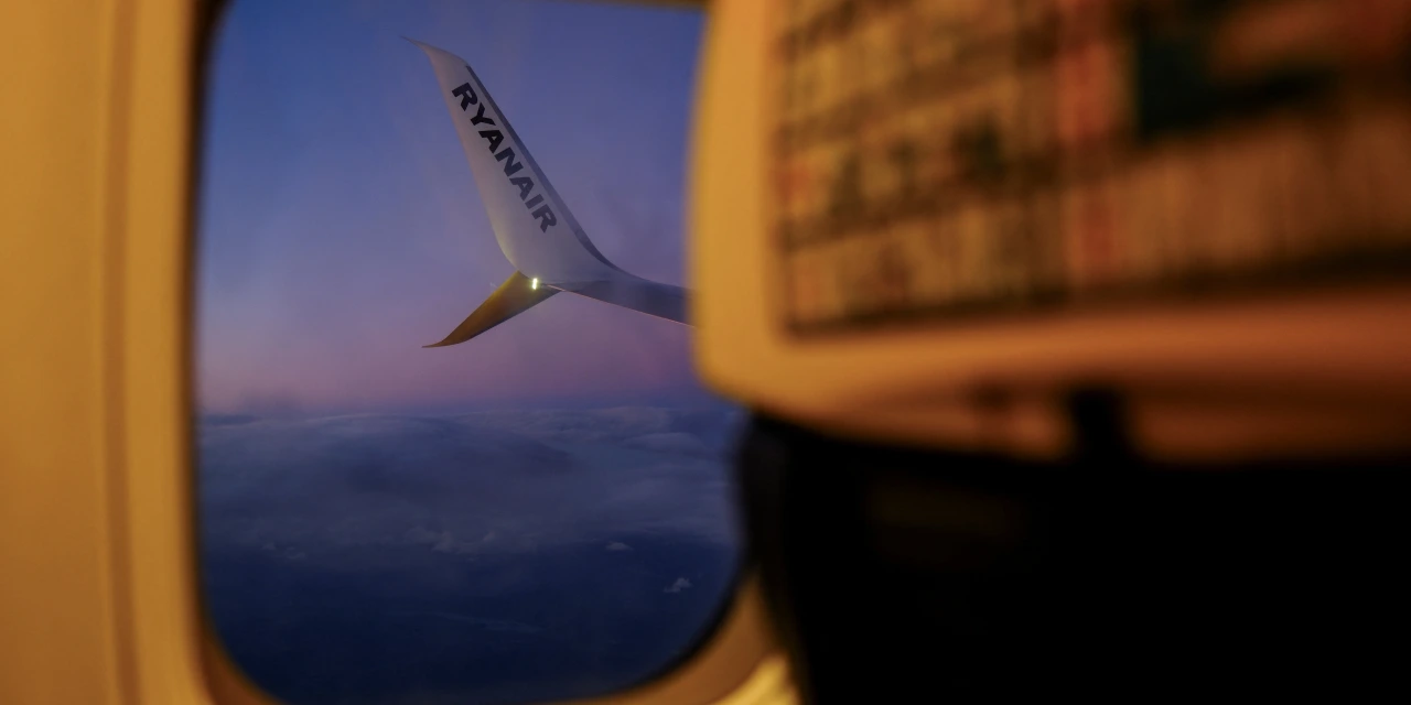 Ryanair Cuts Traffic Target to Reduce Exposure to Unhedged Winter Oil