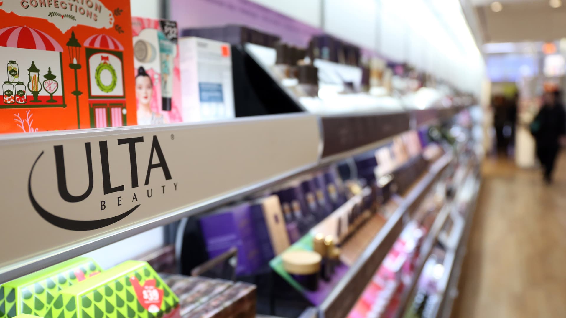 Stocks making the biggest moves midday: Ulta Beauty, Netflix, American Express, Ibotta and more - CNBC