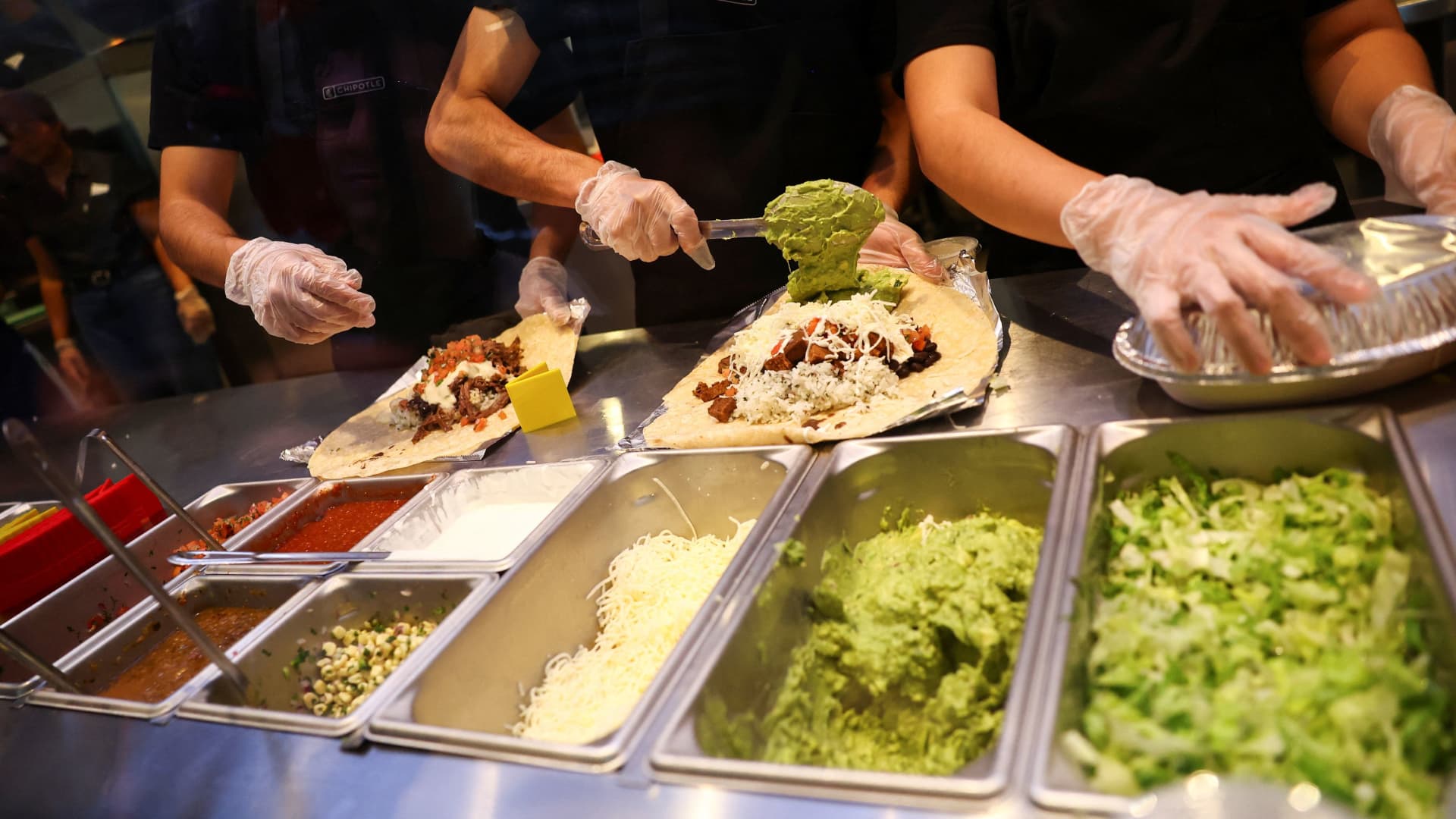 Chipotle stock falls on potential link to salmonella outbreak in Minnesota