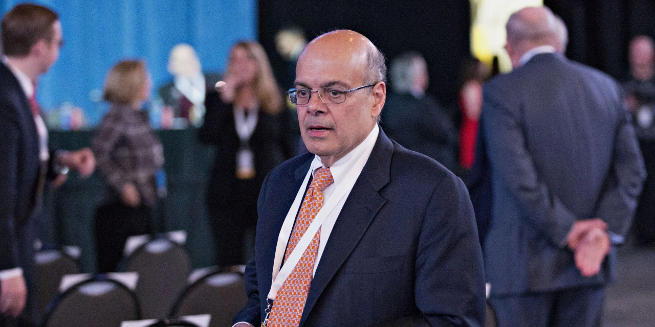 Berkshire Picks Gen Re Chairman as Insurance Star Ajit Jain’s Successor