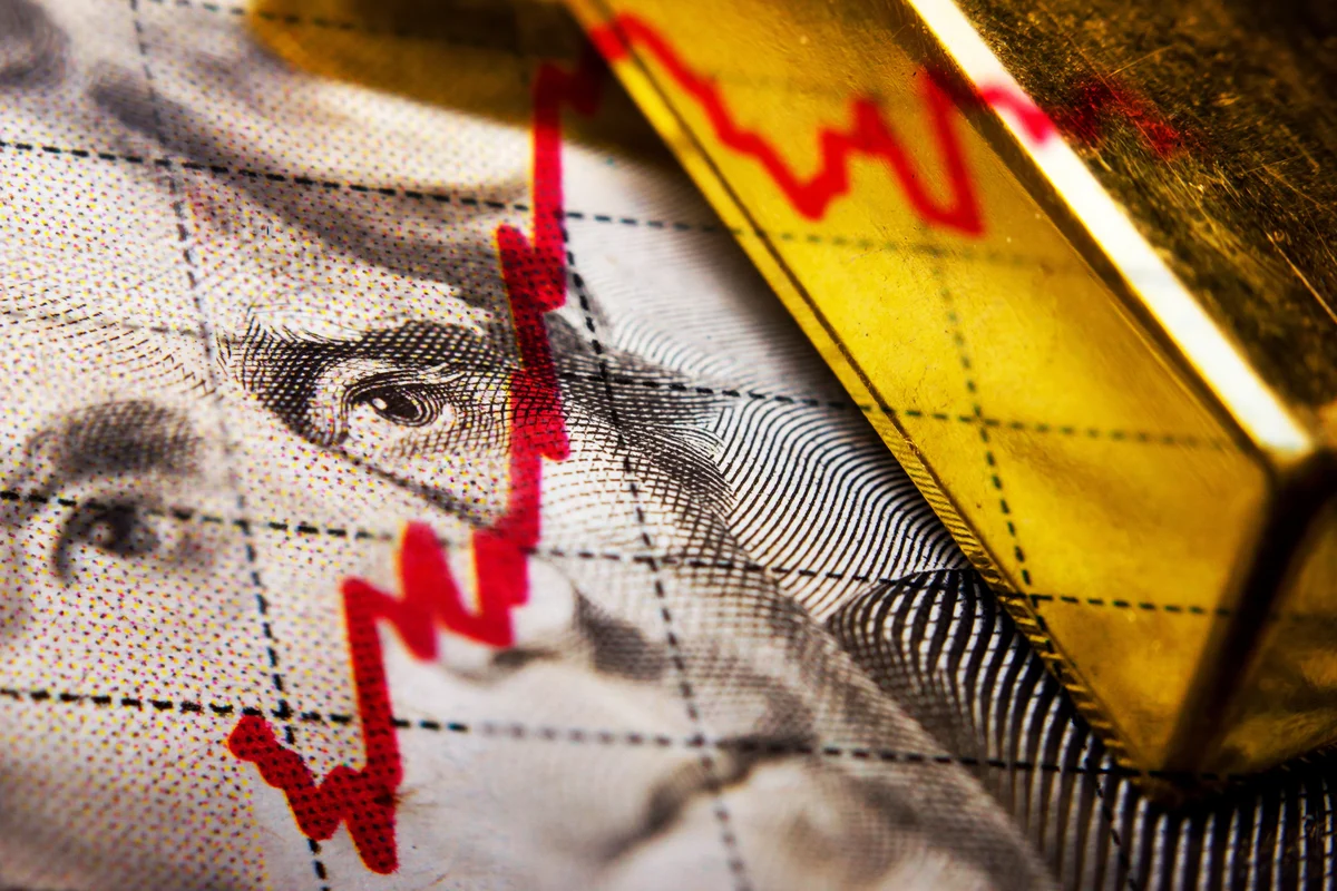 S&P 500 vs. Gold: Warren Buffett Said Buy One and Forget the Other