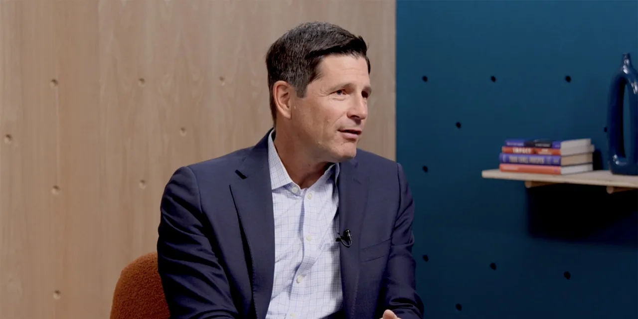 Charles Schwab CEO Explains Why Investing Works—and Gambling Doesn’t