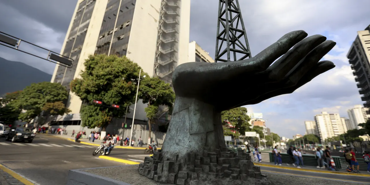 Chevron stock soars 8%. What analysts are saying about big oil companies after Maduro’s capture