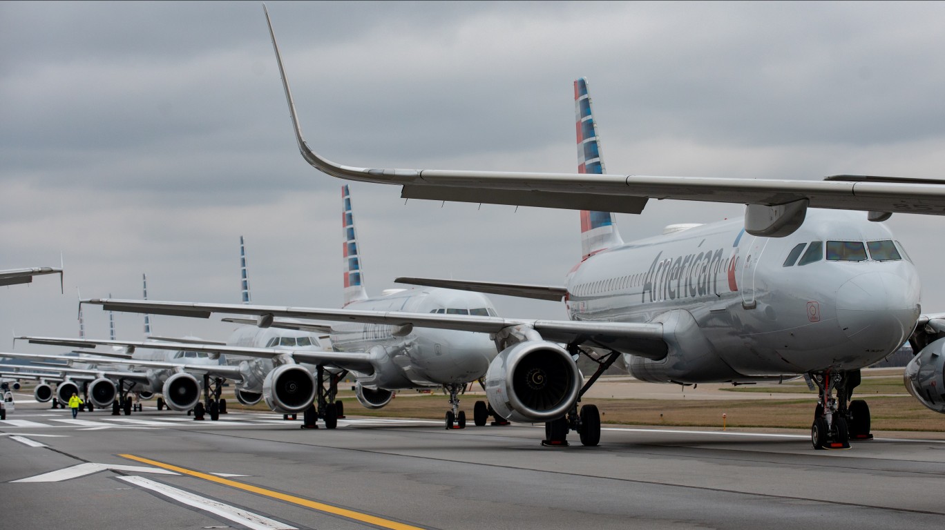 American Airlines Sinks 4% as Fuel Costs Push Outlook to Full-Year Loss; Delta and United Airlines Drop 3%