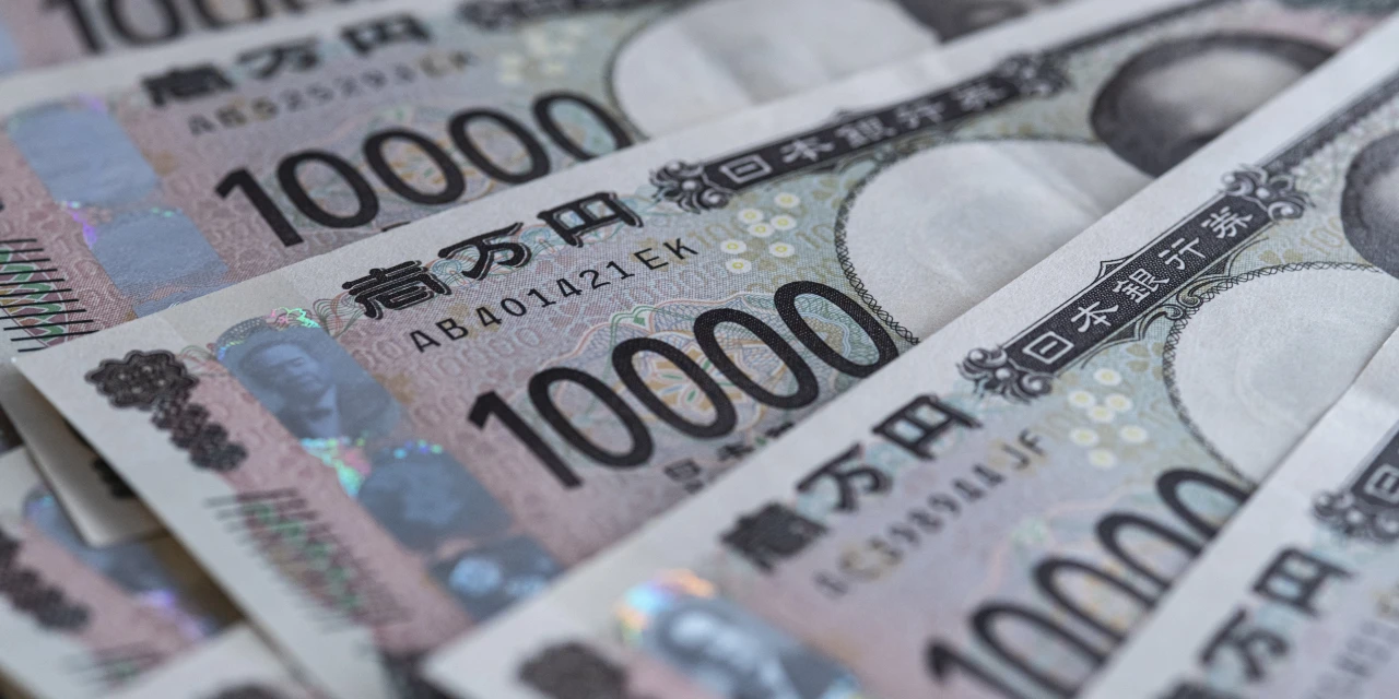 Yen Hits Fresh 40-Year Low Versus Dollar; Traders Alert for Possible FX Intervention