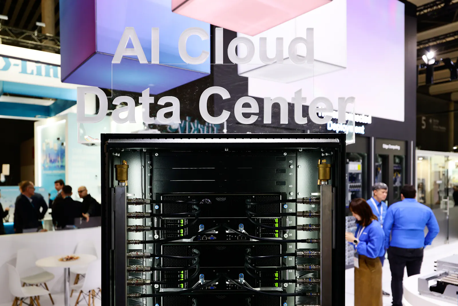 Western Digital, a top S&P stock over the last month, is attracting retail traders