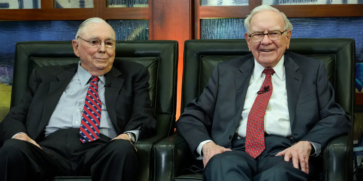 Warren Buffett's Berkshire Hathaway Buys More Occidental ... - Business Insider