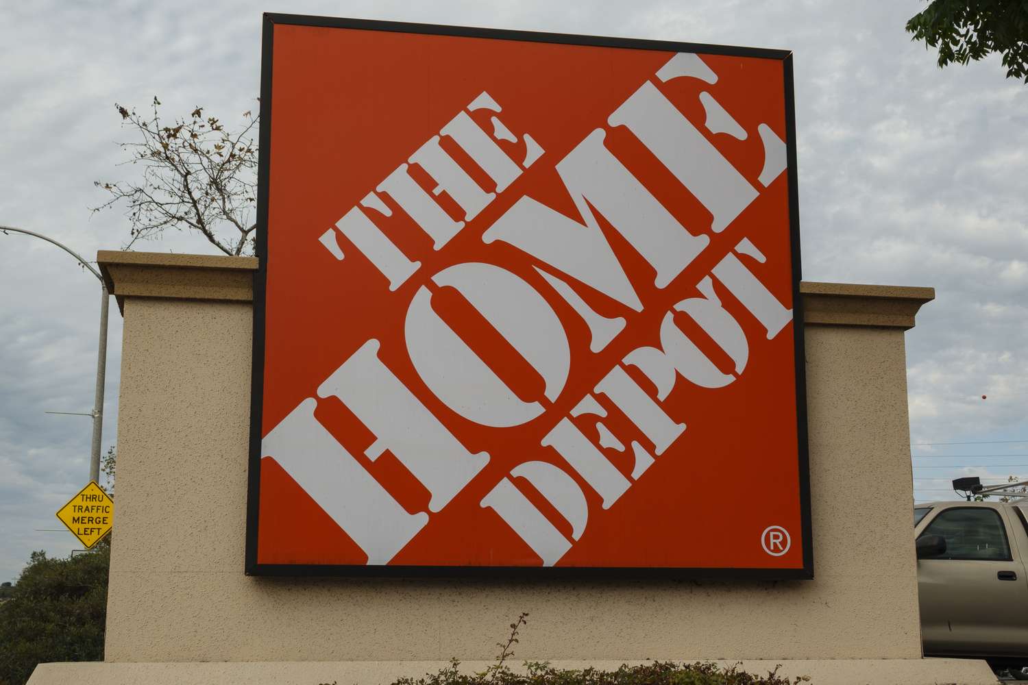 Top Stock Movers Now: Home Depot, Cloudflare, Nvidia, and More