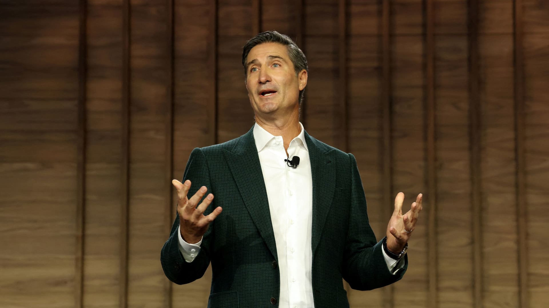 Starbucks is about to report earnings. Here's what to expect