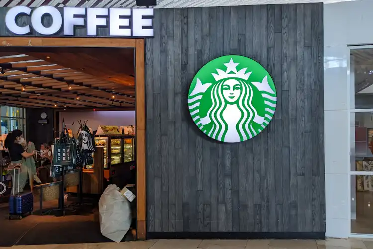 Coffeehouse plans: Starbucks makes further adjustments to speed up service for in-store customers