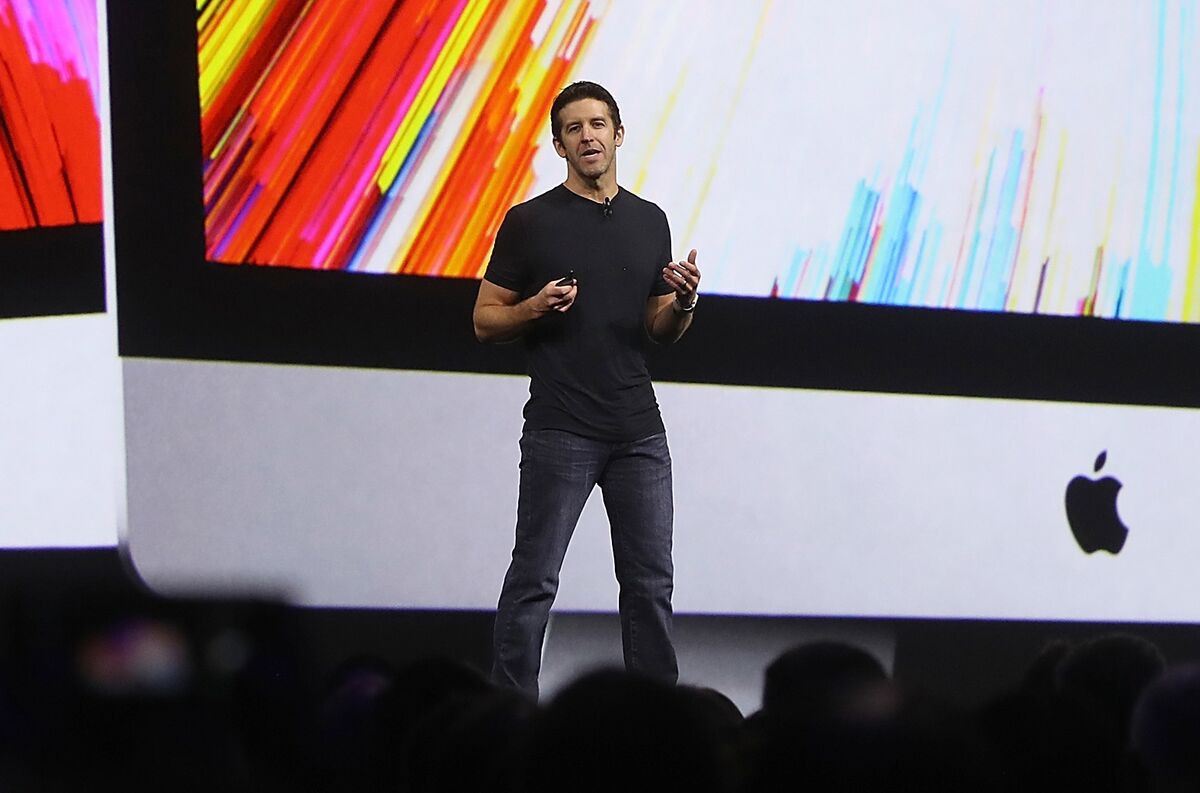 Apple Expands Hardware Chief’s Role in Latest Sign of CEO Candidacy