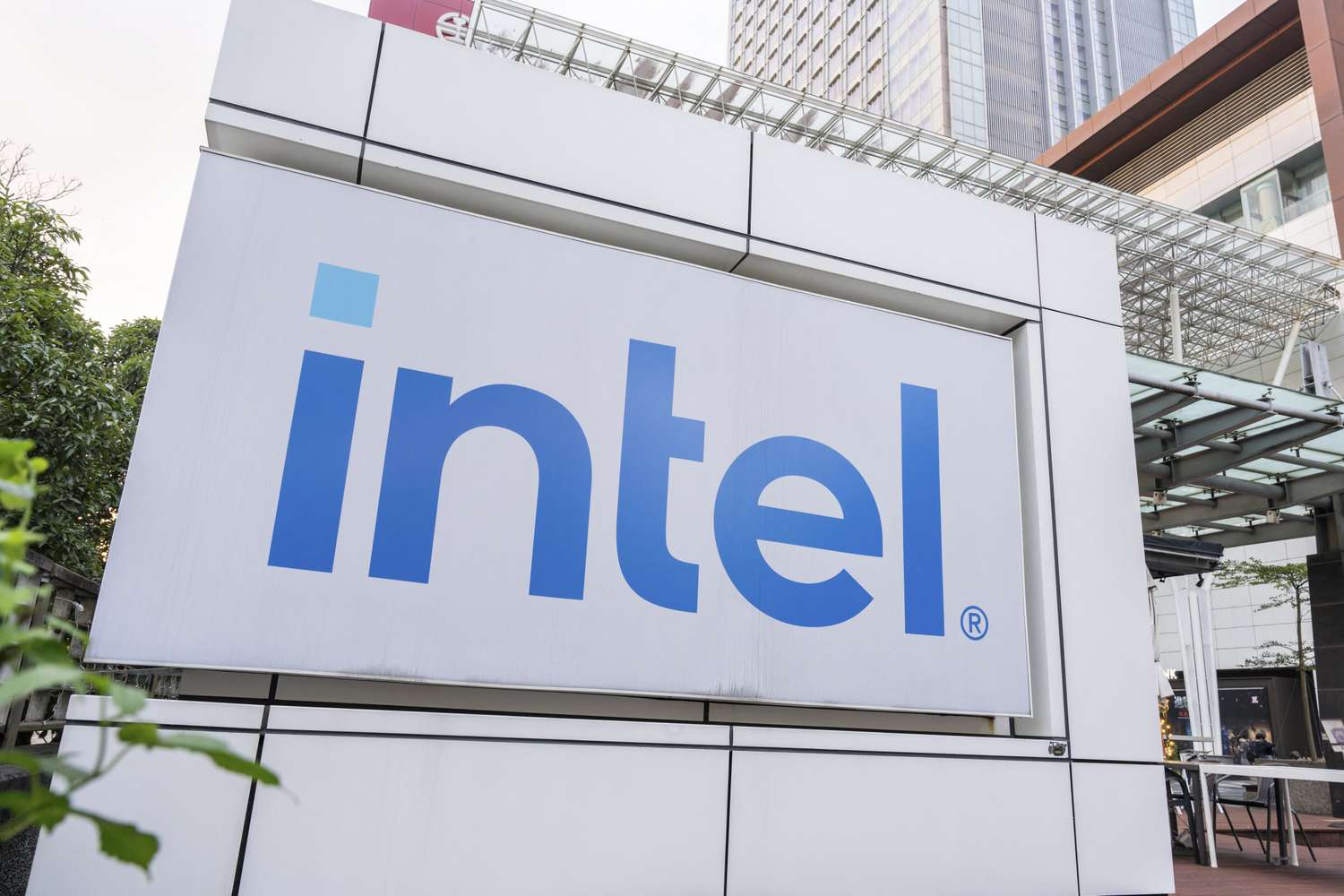 S&P 500 Gains and Losses Today: Intel Soars Amid Apple Deal Rumors; Eli Lilly Stock Slides