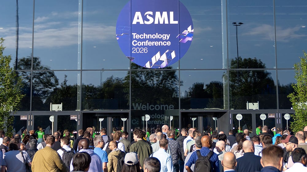 Chip-Gear Giant ASML Posts Mixed Q3 Results, Guides Up