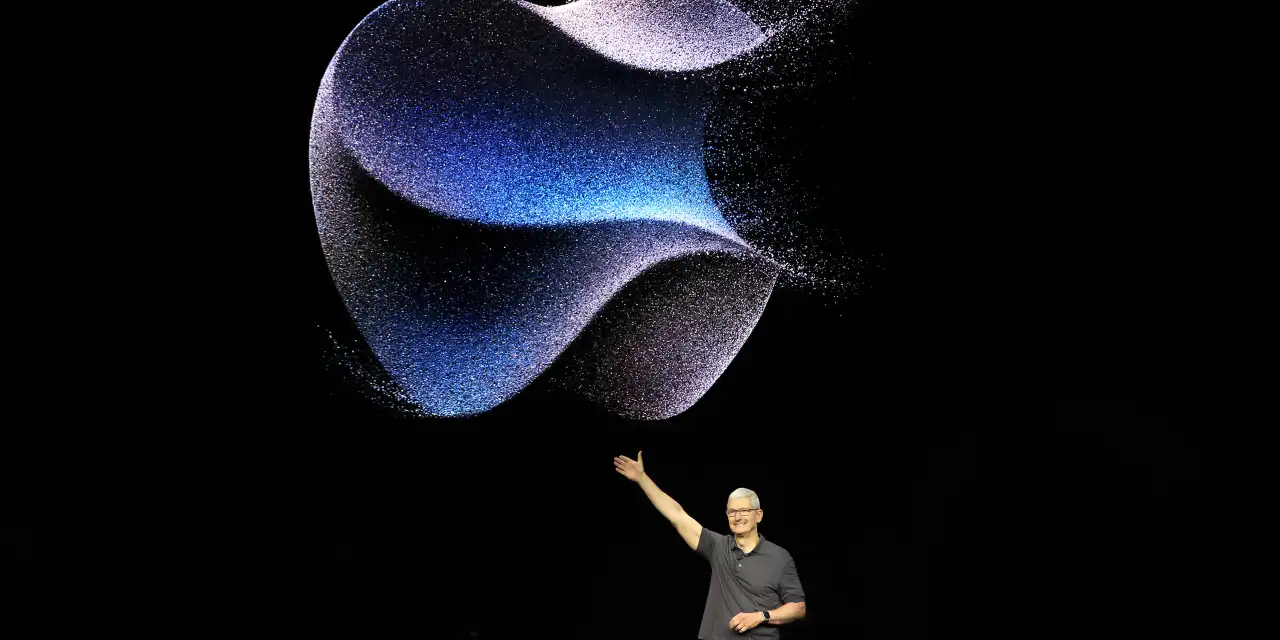 Apple CEO Cook Plans His Departure. The Tech Giant He Leaves Behind Won’t Be the Same.