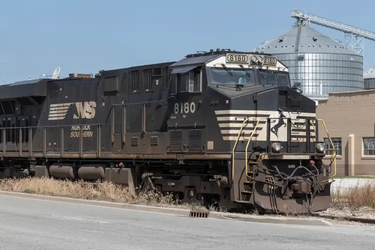 Rail customers push back against $250B Union Pacific-Norfolk Southern merger: FT