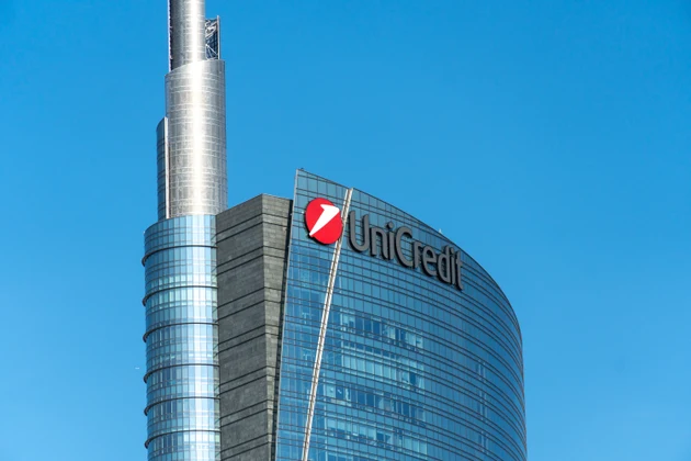 UniCredit meets goal of raising direct stake in Commerzbank to over 30% - report