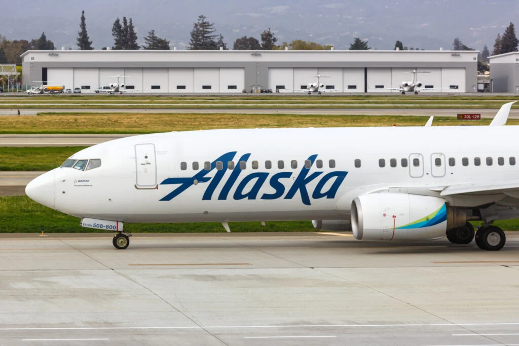 Alaska Air Talks Up Demand, But Issues Cautious Profit Outlook