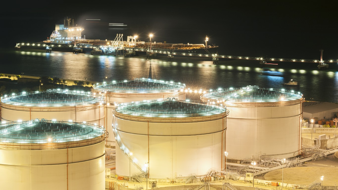 Trump Refilling Strategic Petroleum Reserve – Big Oil Could Benefit