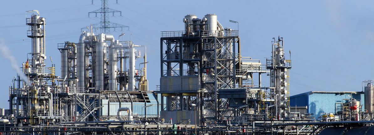 Is There An Opportunity With Delek US Holdings, Inc.'s 42% Undervaluation?