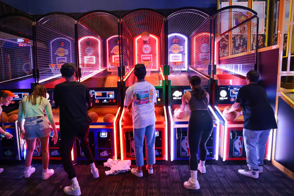 Dave & Buster’s tanks as same-store sales keep falling and profit plunges