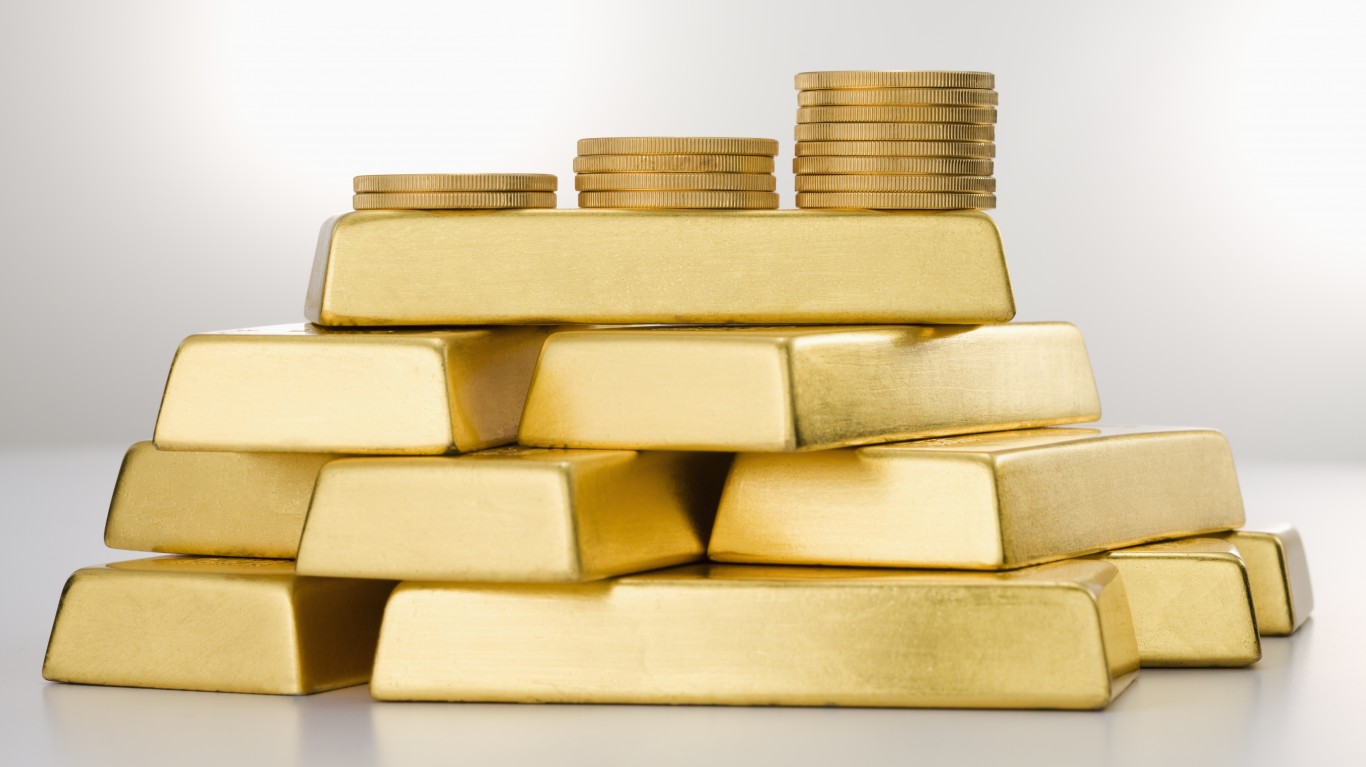 Gold Is Up 17% This Year but Reddit Just Shifted From Buying GLD to Googling Coins