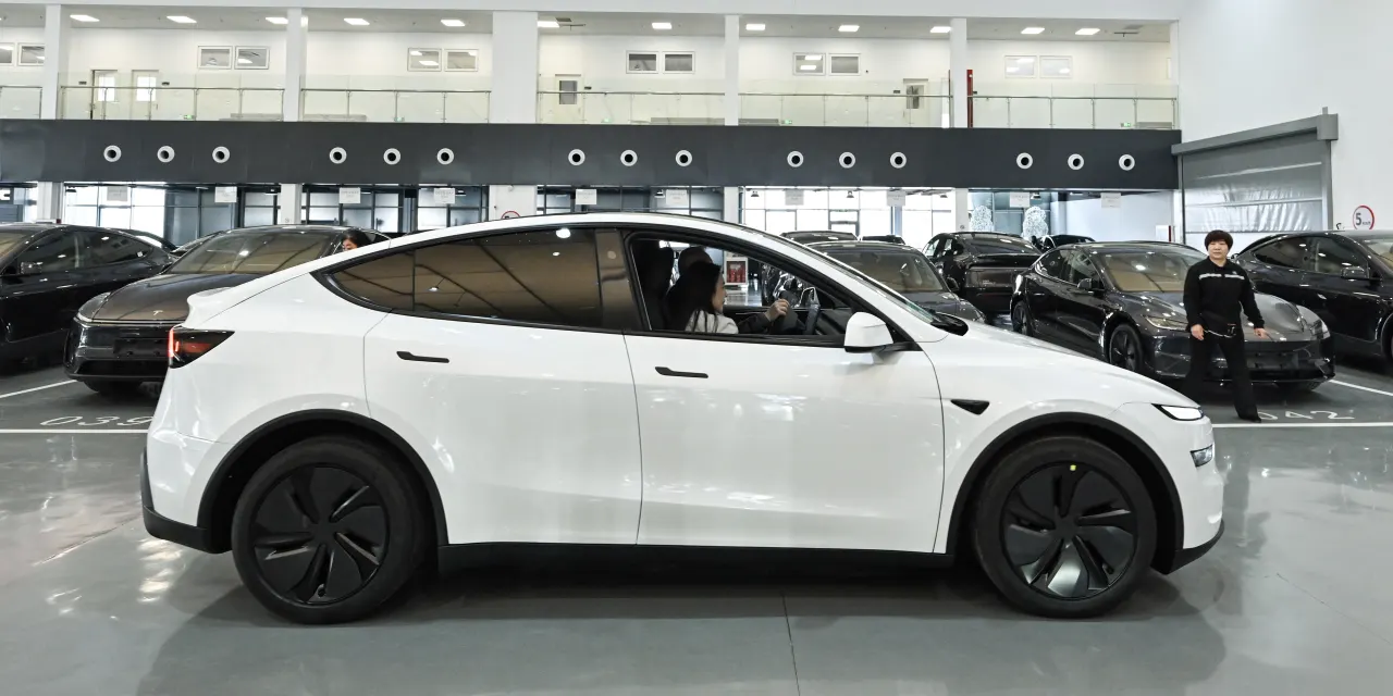 We Tested Tesla’s Latest Full Self-Driving Version. Here’s What We Found.