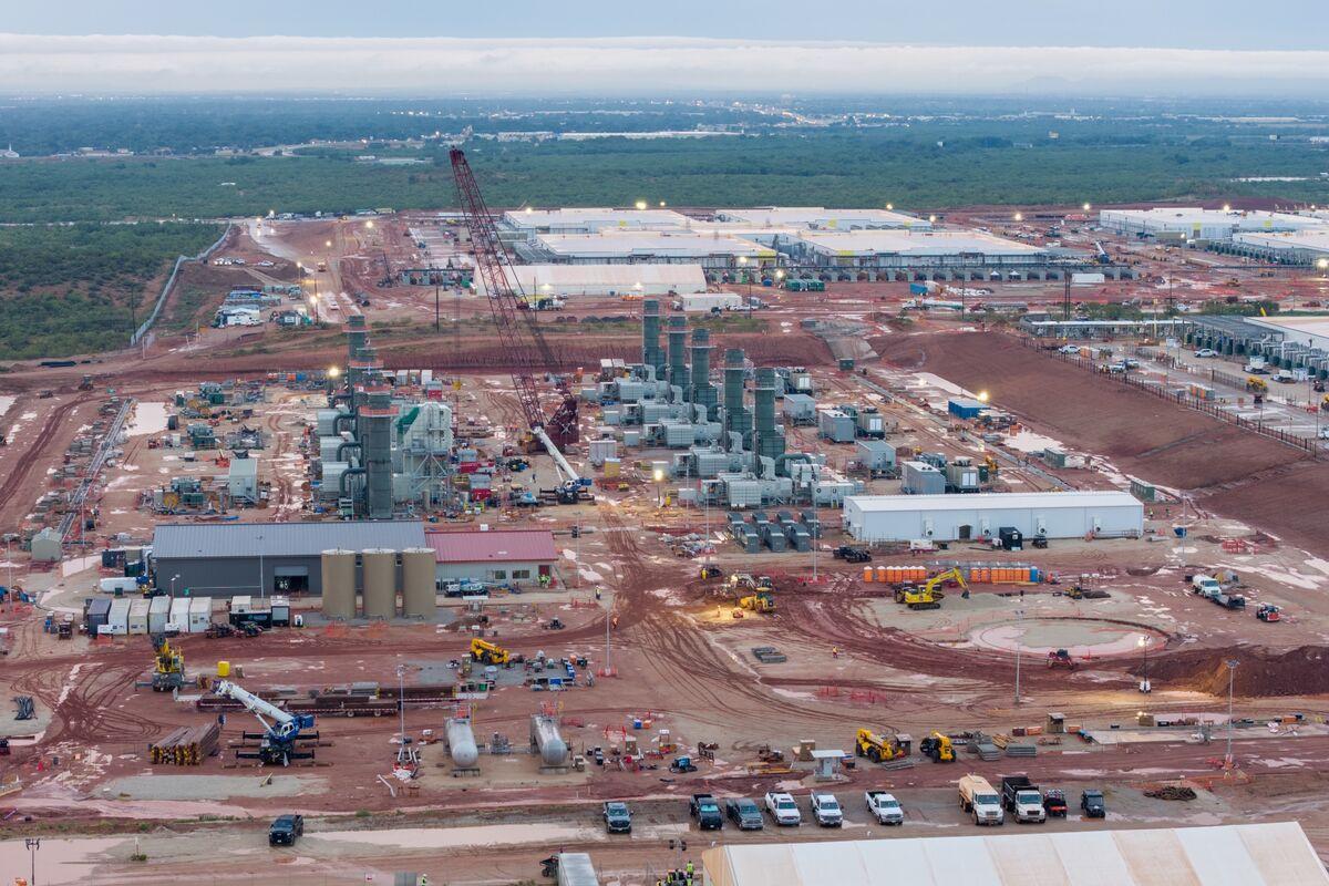 Oracle Default Swaps Jump on Concerns Over AI Spending Spree