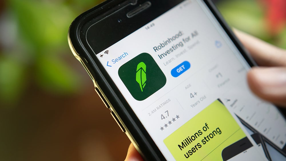 Robinhood To Report As Growth Slows And Expansions Add Risk