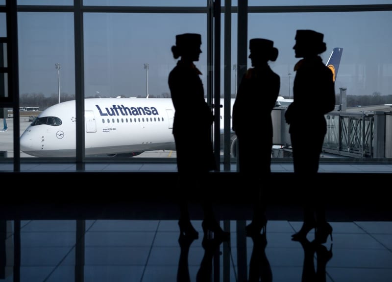 Lufthansa flight attendants accept collective bargaining agreement - Yahoo Finance