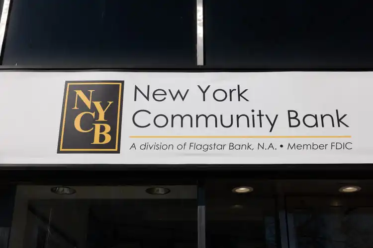 New York Community Bancorp upgraded to Overweight at Piper on profit plan