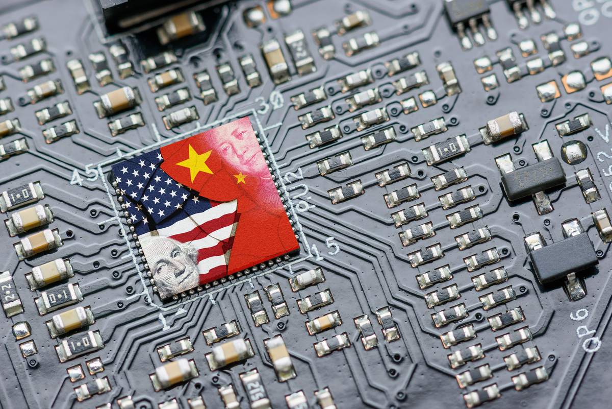 Best Stock to Buy Right Now: Alibaba vs. Amazon