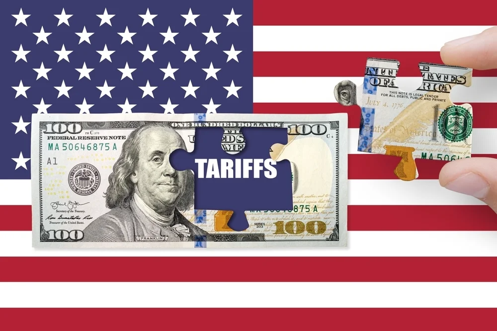 Wall Street Pauses As Tariff Concerns Rise, Dollar Eyes Third Straight Gain: What's Moving Markets Monday?
