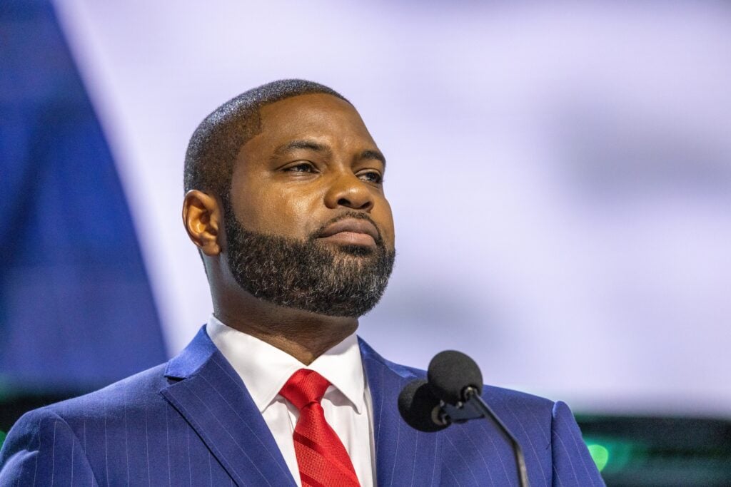 Florida Governor Candidate Sells 2 Stocks, Buys This Tech Underperformer