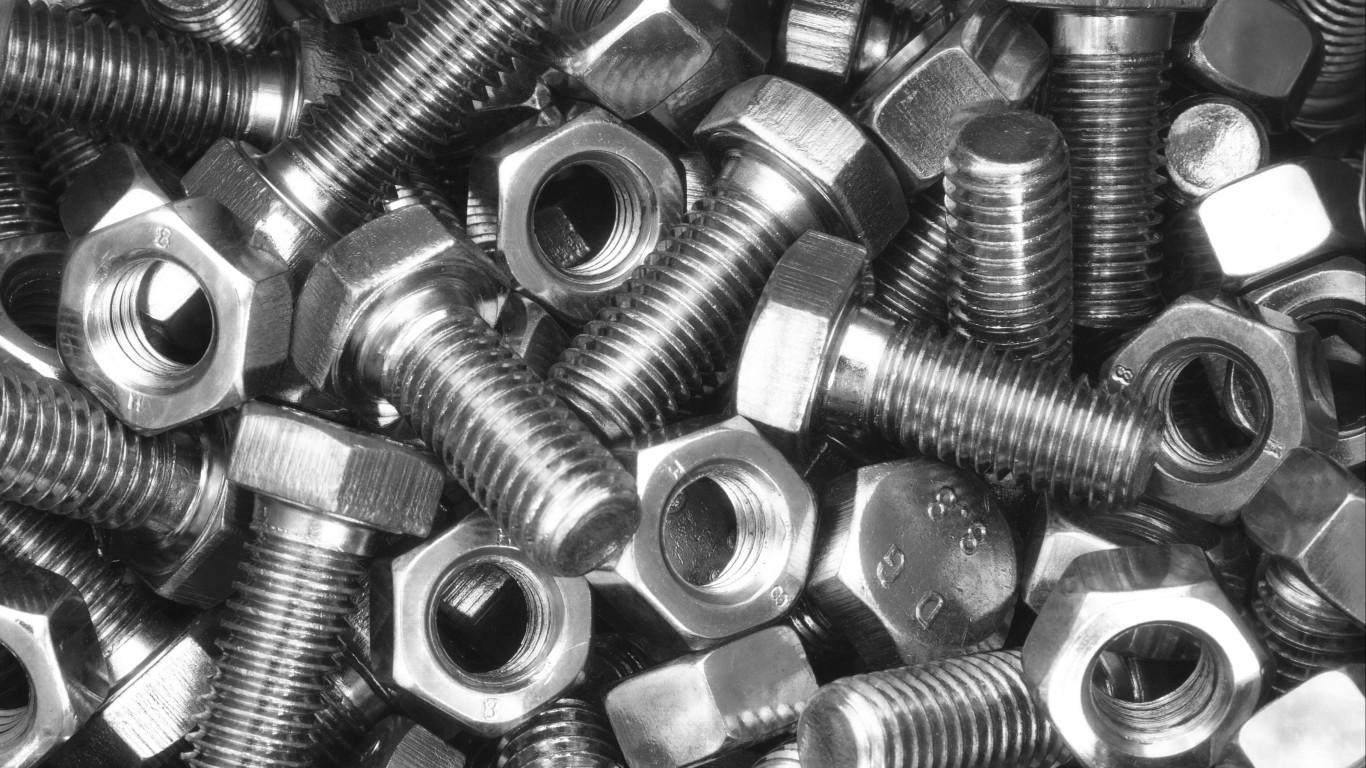 Is This Dividend Stalwart Signaling a Tough Economy in 2026?