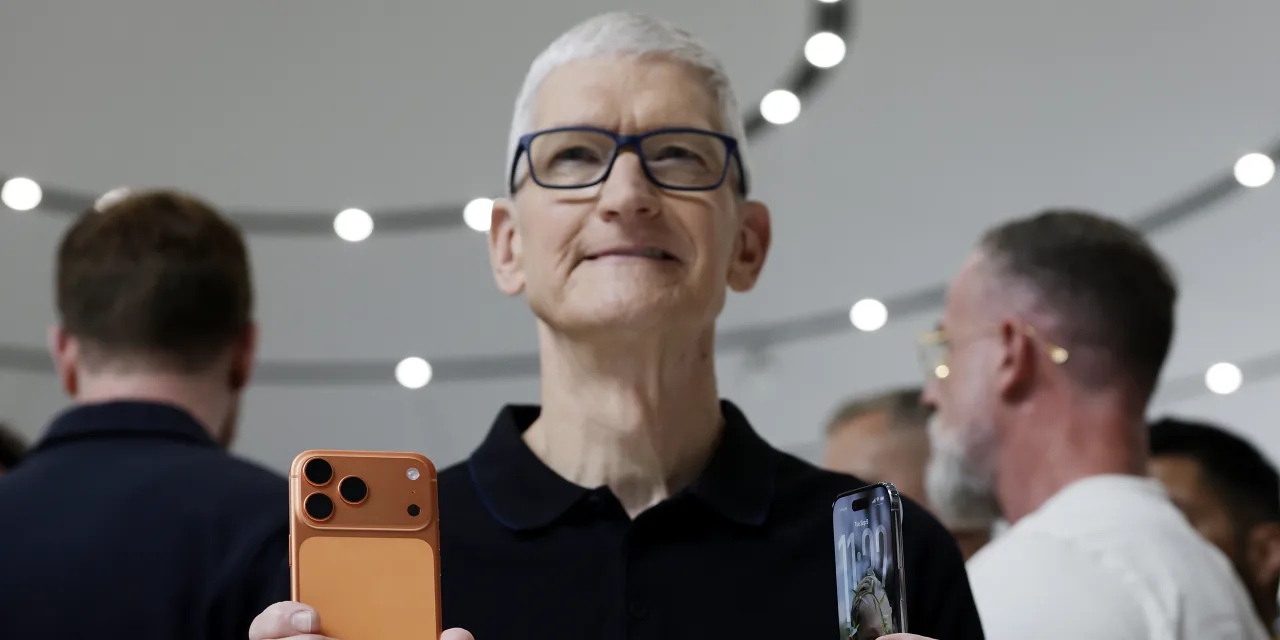 How Apple’s stock has become a surprise winner during the $1.2 trillion tech wipeout