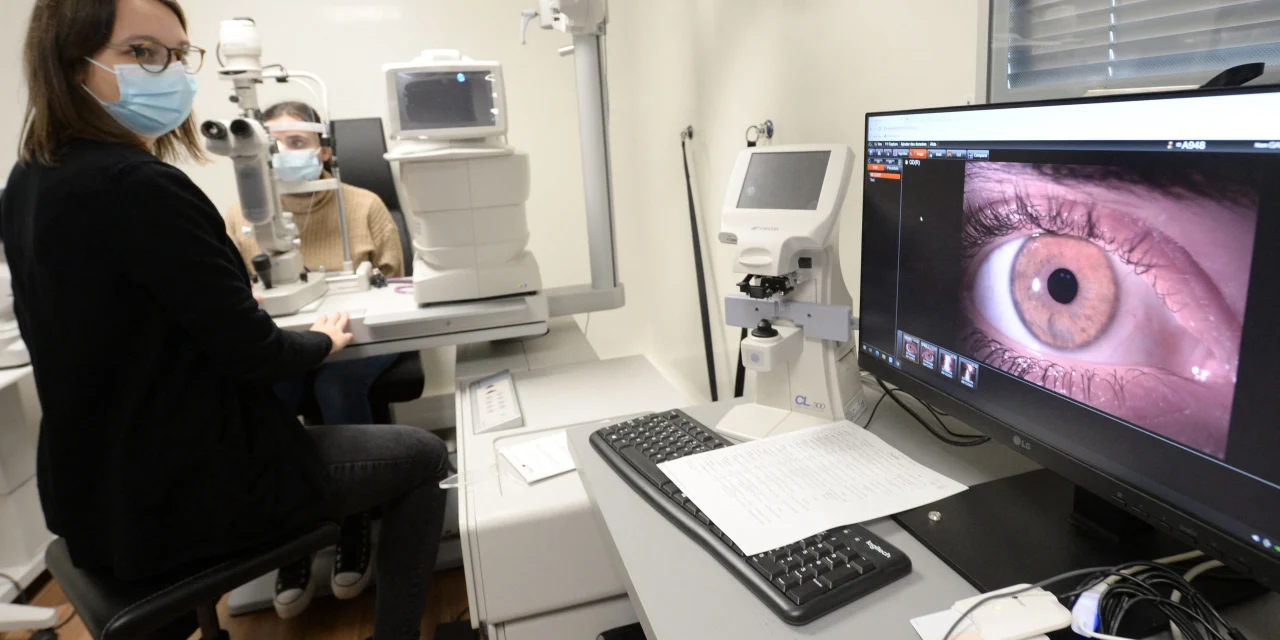 Alcon Shares in Switzerland Climb After Guidance Confirmation