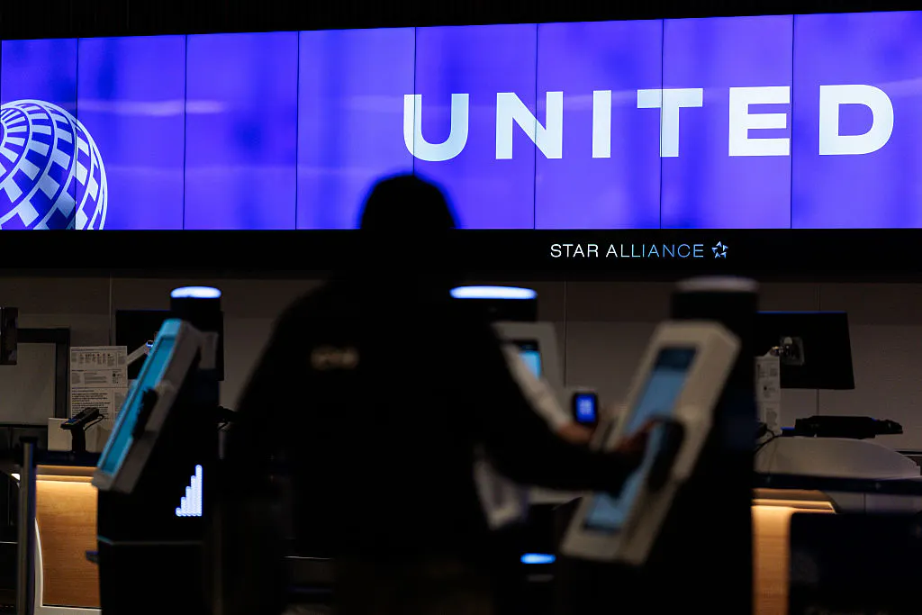 United beats Q1 earnings and revenue estimates, lowers full-year profit guidance amid surging jet fuel prices