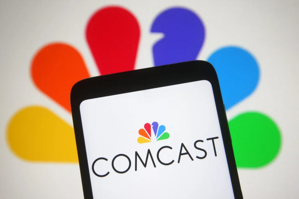 Comcast's Bearish Setup: Death Cross Threatens As Earnings Approach