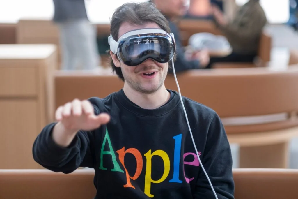 Apple's Upcoming Chip Aims To Challenge Meta In Smart Glasses Battle: Report