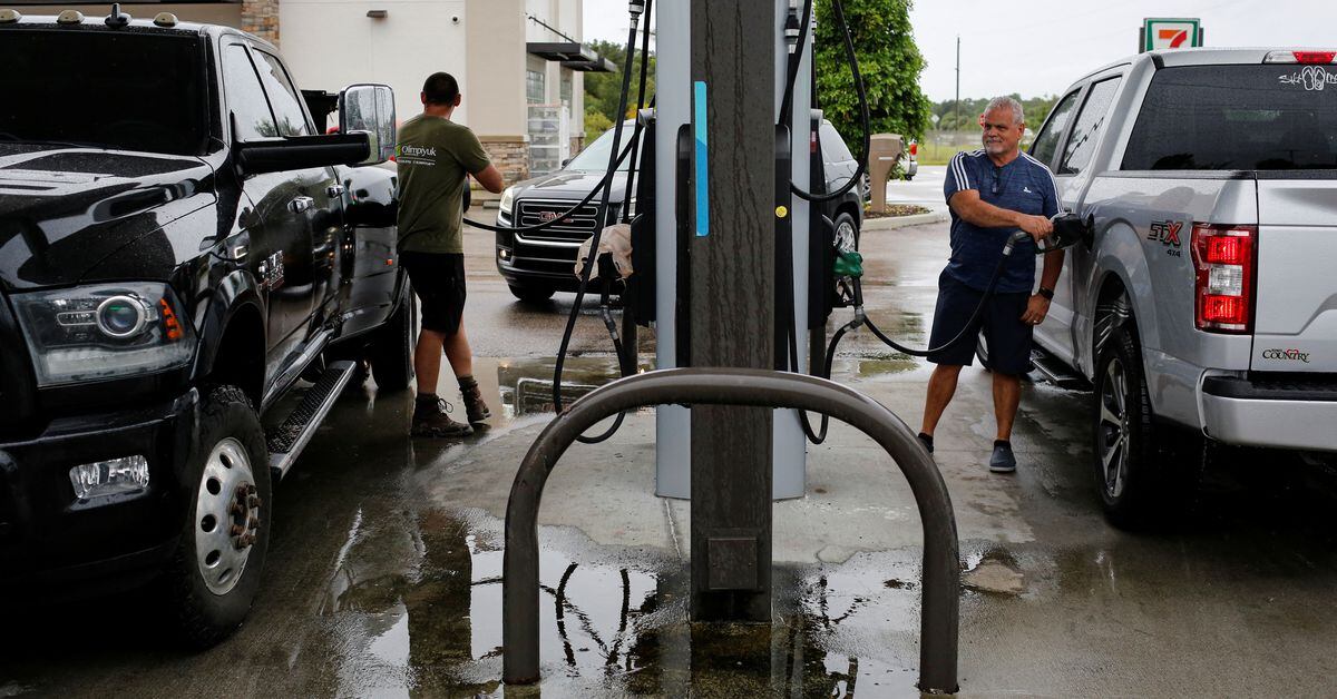 White House to meet oil industry over Hurricane Ian price-gouging concerns - Reuters